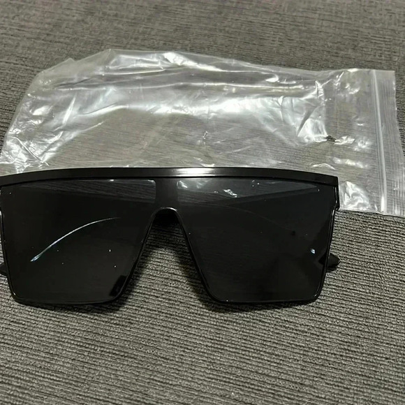 New  sunglasses - Picture 1 of 3